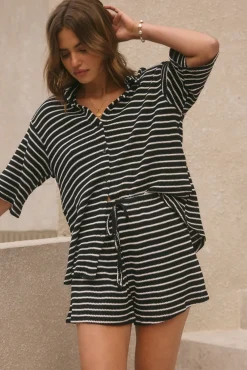 Across Oceans Set Black