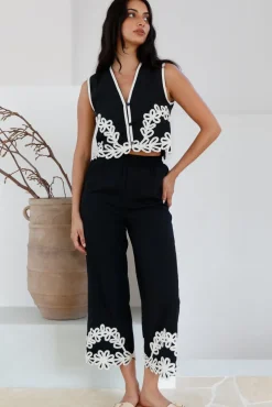 Dreaming Softly Vest Top Black