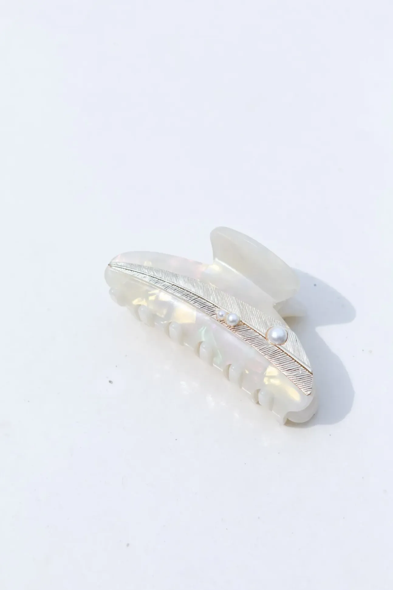 Feather Touch Claw Clip Nude
