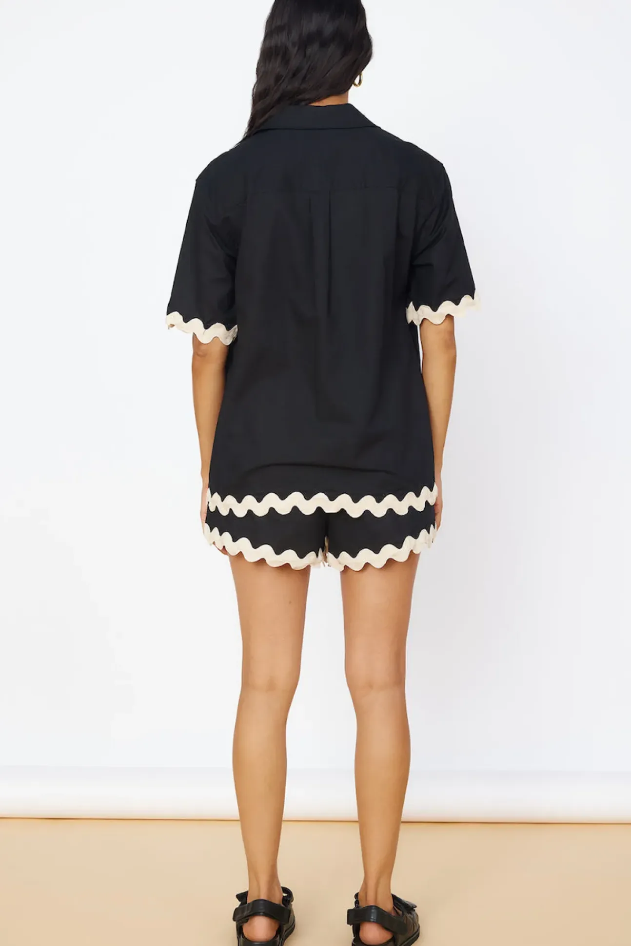 SEVEN WONDERS Harry Short Black