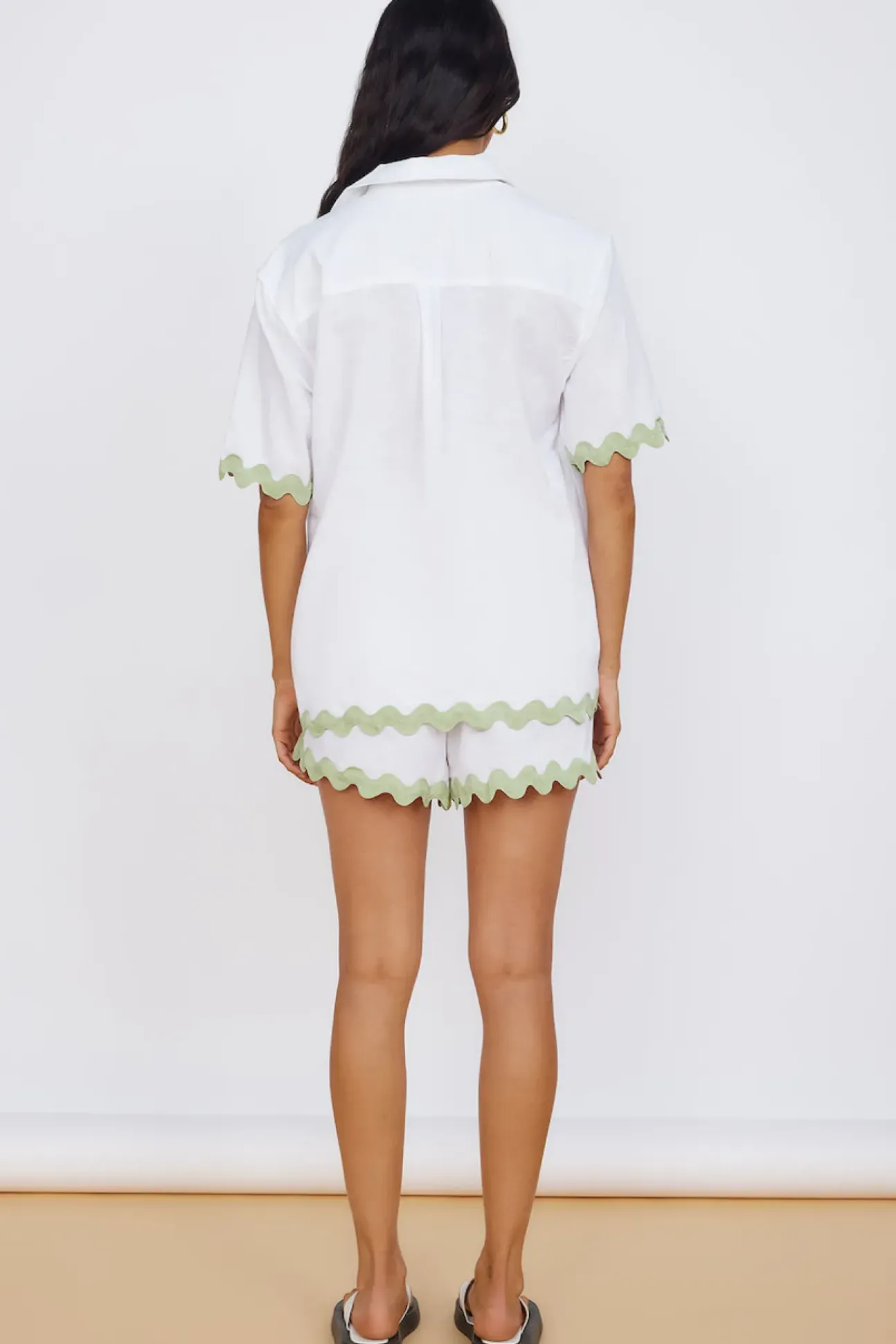 SEVEN WONDERS Harry Short White