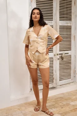Shade Seeker Short Beige